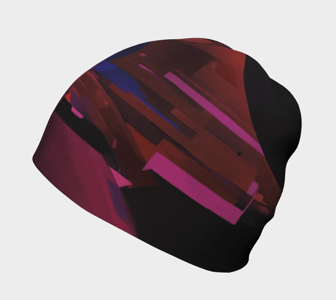 Gros plan de la Tuque Ville, montrant son motif abstrait rouge, rose et bleu géométrique sur fond noir.
