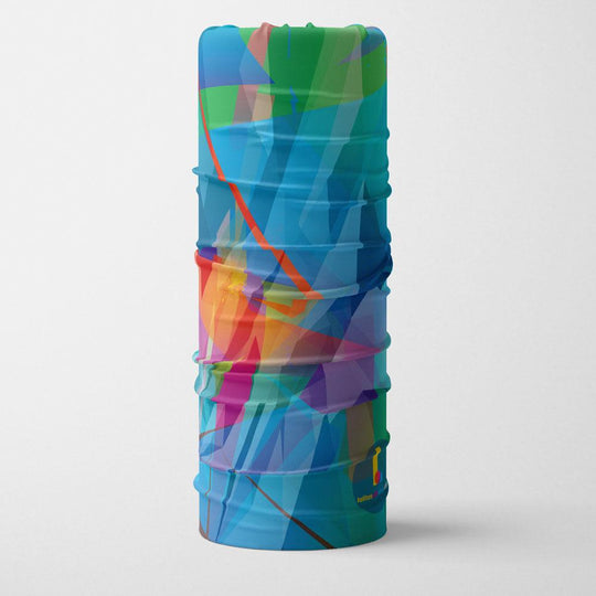 Un tube haut et plié affichant un design géométrique abstrait vibrant en bleu, vert et rouge.