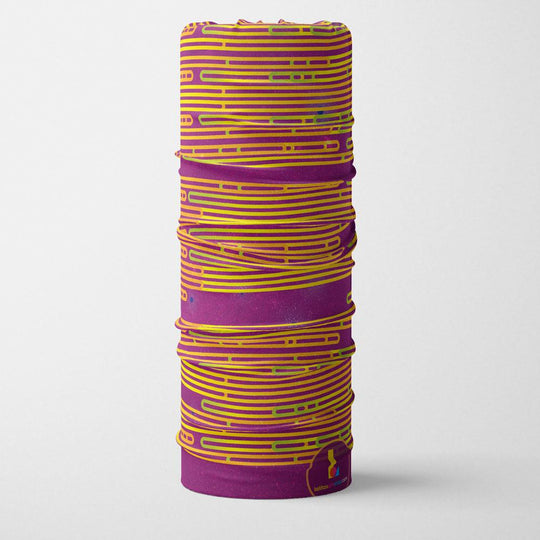 Tube multifonctionnel Magenta roulé avec une étiquette de lavage visible affichant le logo et le site Web de Lalita&