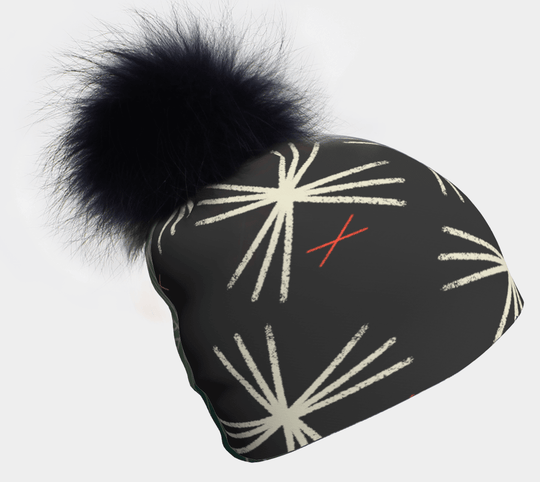 Tuque MotifX noire avec un gros pompon noir et un motif graphique blanc.