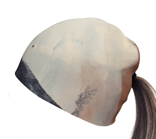 Vue arrière de la tuque à accent marine avec design artistique abstrait, montrant l&