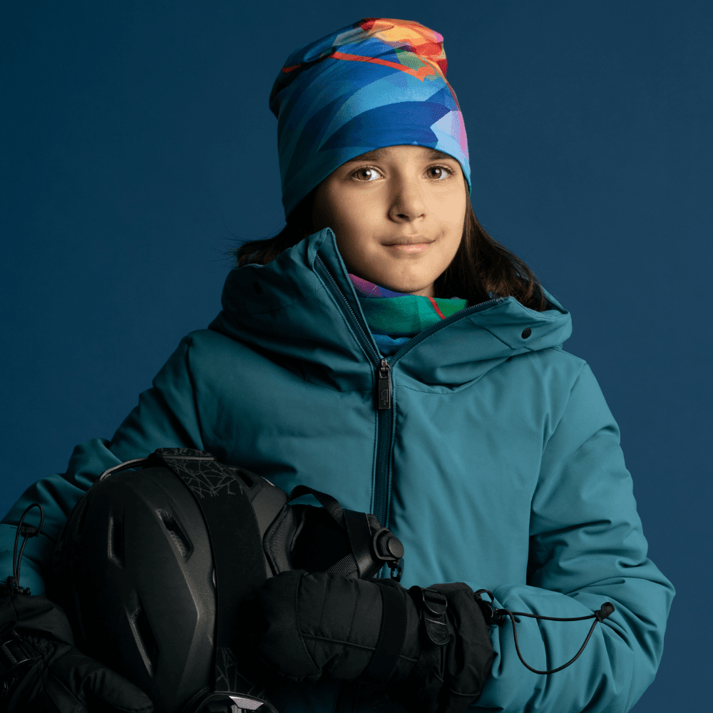 Une jeune fille en veste d&