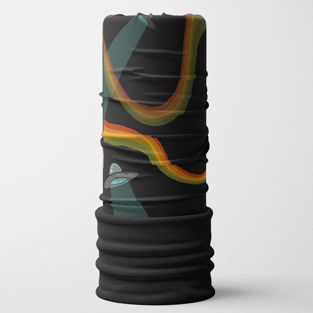Cache-cou noir avec un motif coloré d'OVNI et de traînée arc-en-ciel