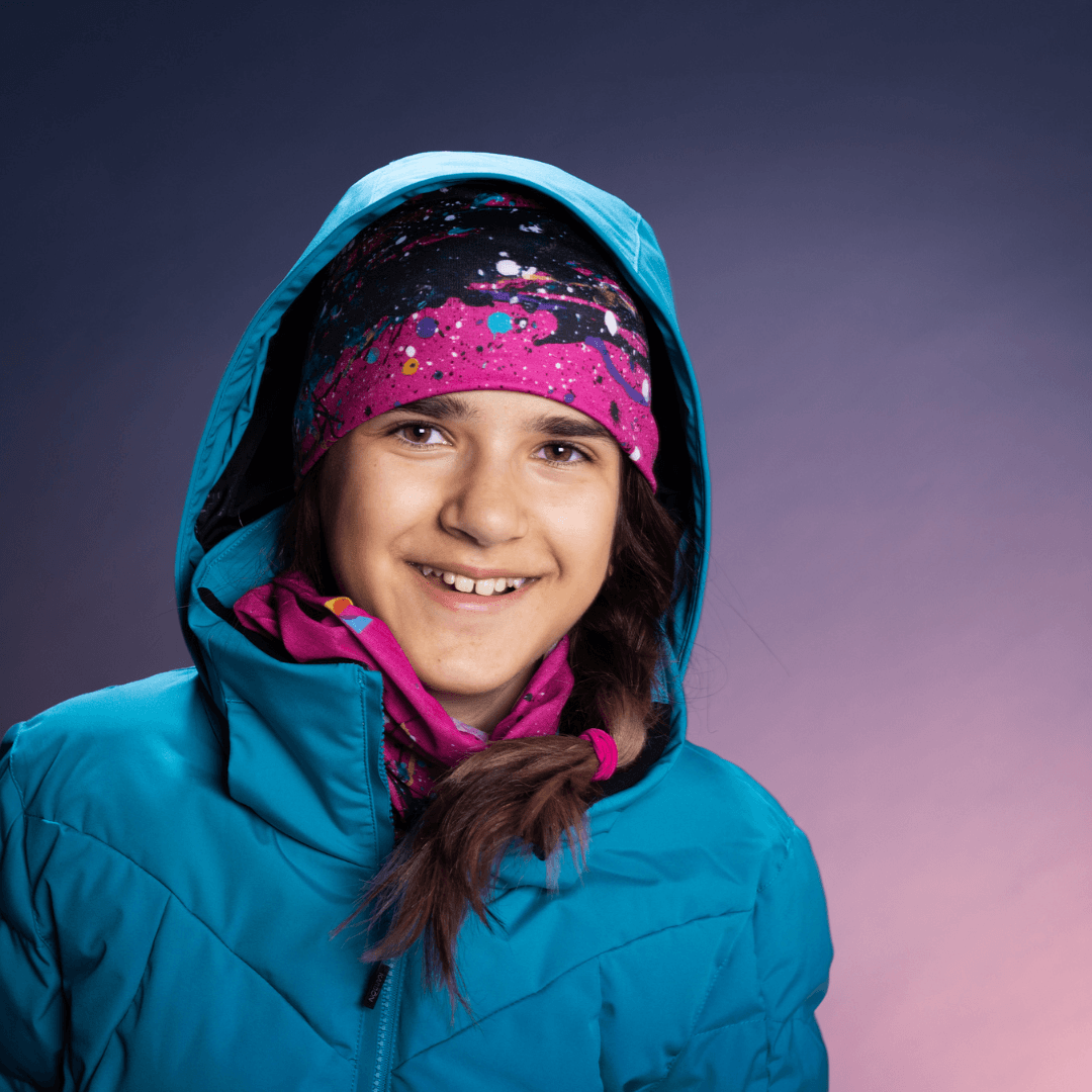 Une jeune fille en veste d&