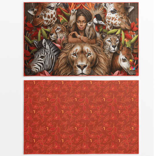 Serviette artistique réversible XL présentant un motif faune et portrait saisissant au recto et un motif floral rouge au verso.