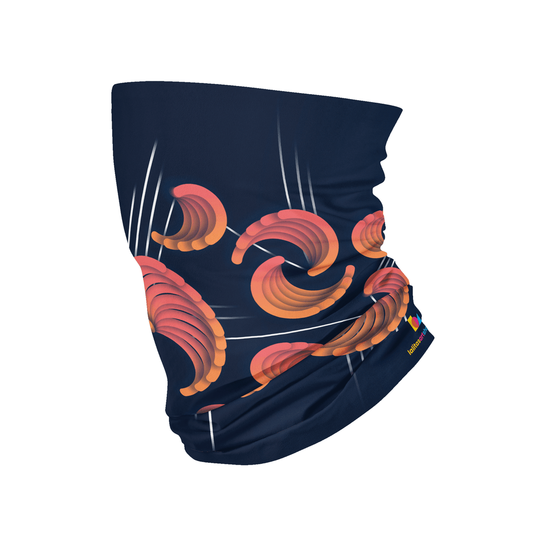 Tube multifonctionnel bleu marine avec un motif abstrait tourbillonnant corail et orange, présenté sur fond blanc.