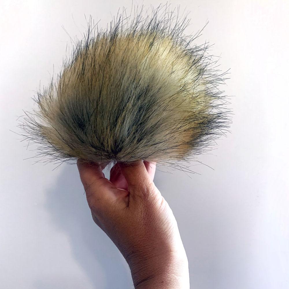 Pompon en fourrure synthétique