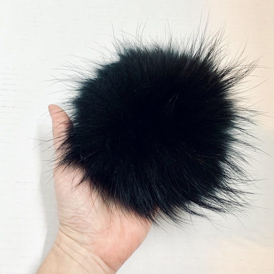 Pompon en fourrure avec bouton plat